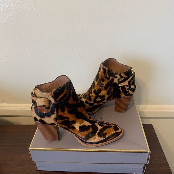 Louise et cie thisbee genuine calf hair upper leather lining bootie size 7 - Picture 16 of 16